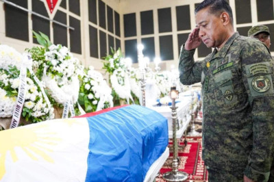 Brawner, nagbigay ng huling pagpugay sa mga nasawing sundalo sa Lanao del Norte
